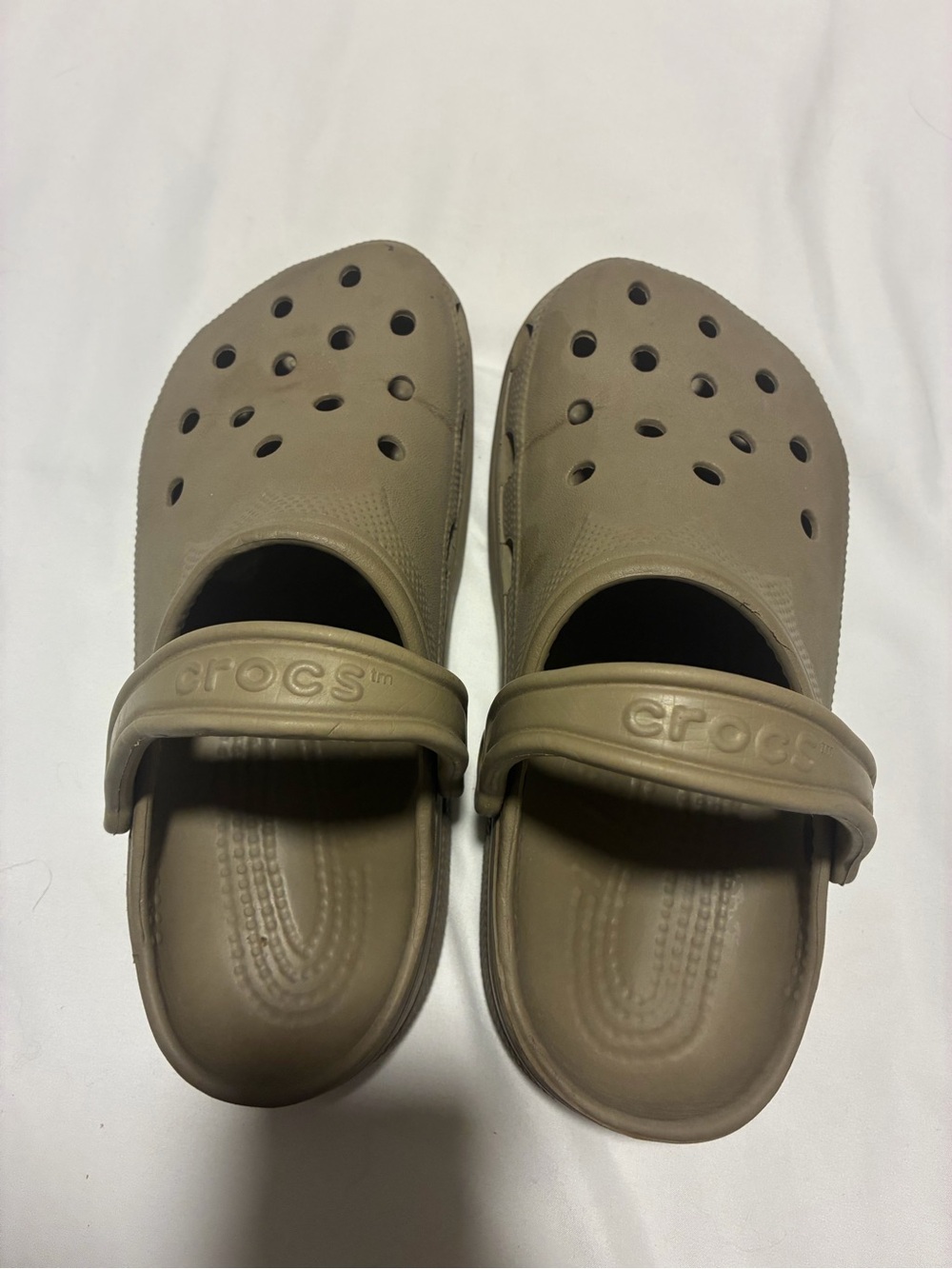Crocs Unisex Classic Clog in Taupe